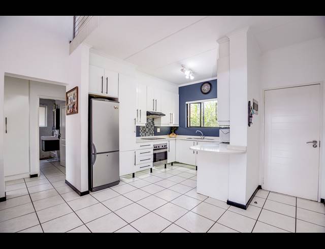 2 BEDROOM APARTMENT FOR SALE IN SUNNINGHILL